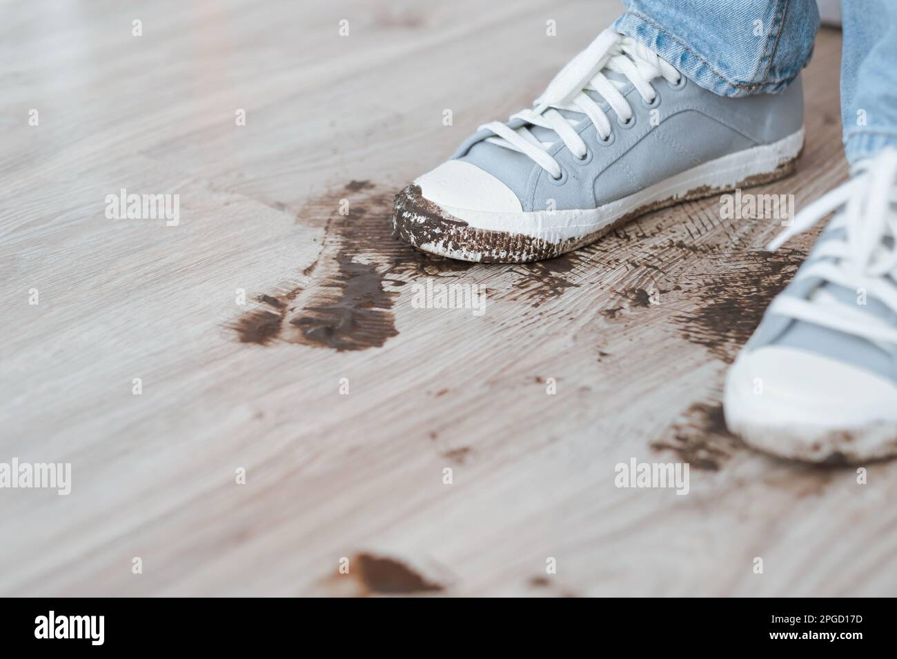 Presenza di fango sul pavimento. La vita quotidiana macchia sporca. Foto Stock