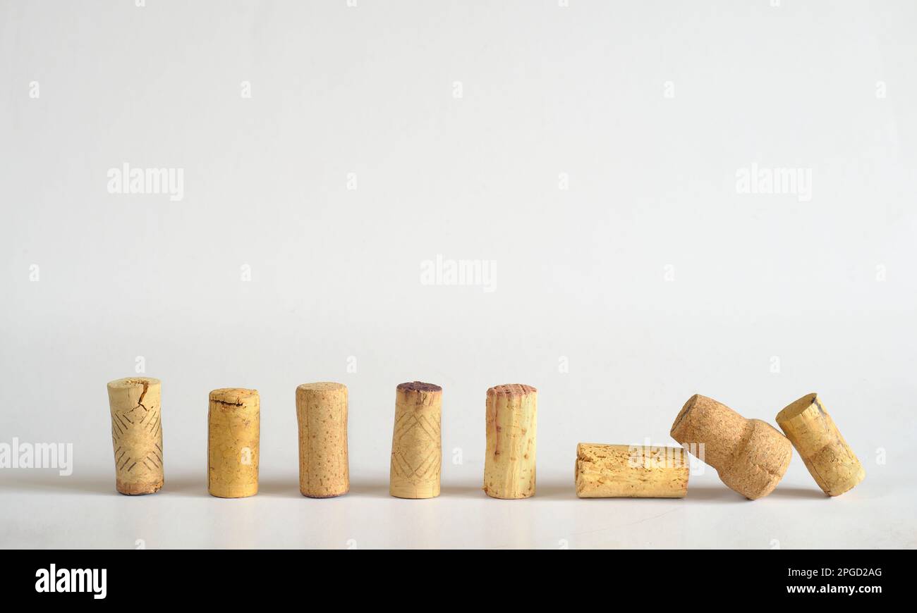 raccolta di tappi di vino, isolati su sfondo bianco Foto Stock