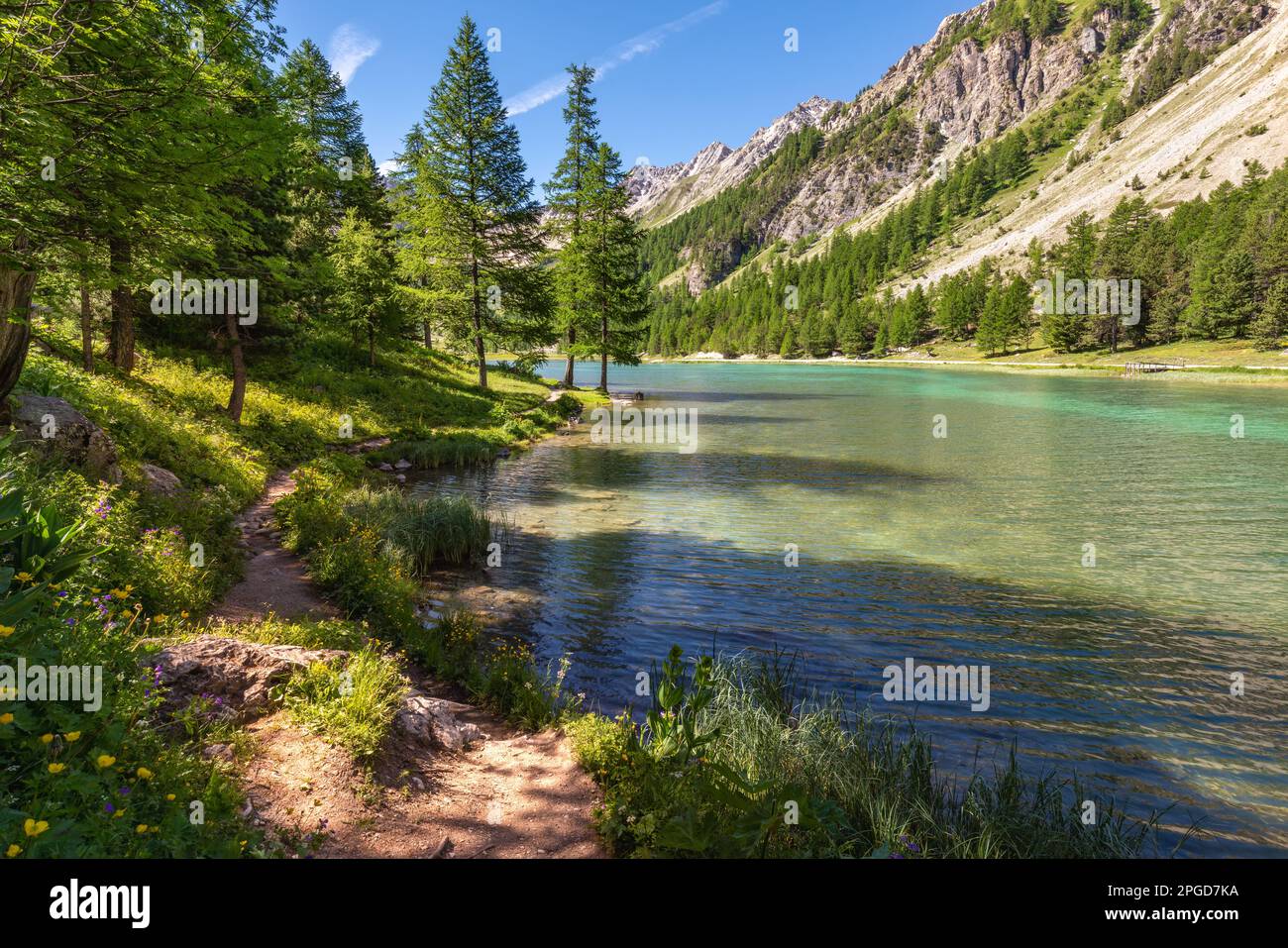 Lago d'Orceyrette in estate nelle Alpi francesi. Regione di Briancon. Hautes-Alpes. Francia Foto Stock