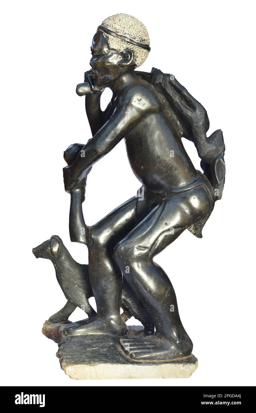Scultura in Zimbabwe. Si tratta di una scultura di un cacciatore che torna dalla caccia con un trofeo. Foto Stock