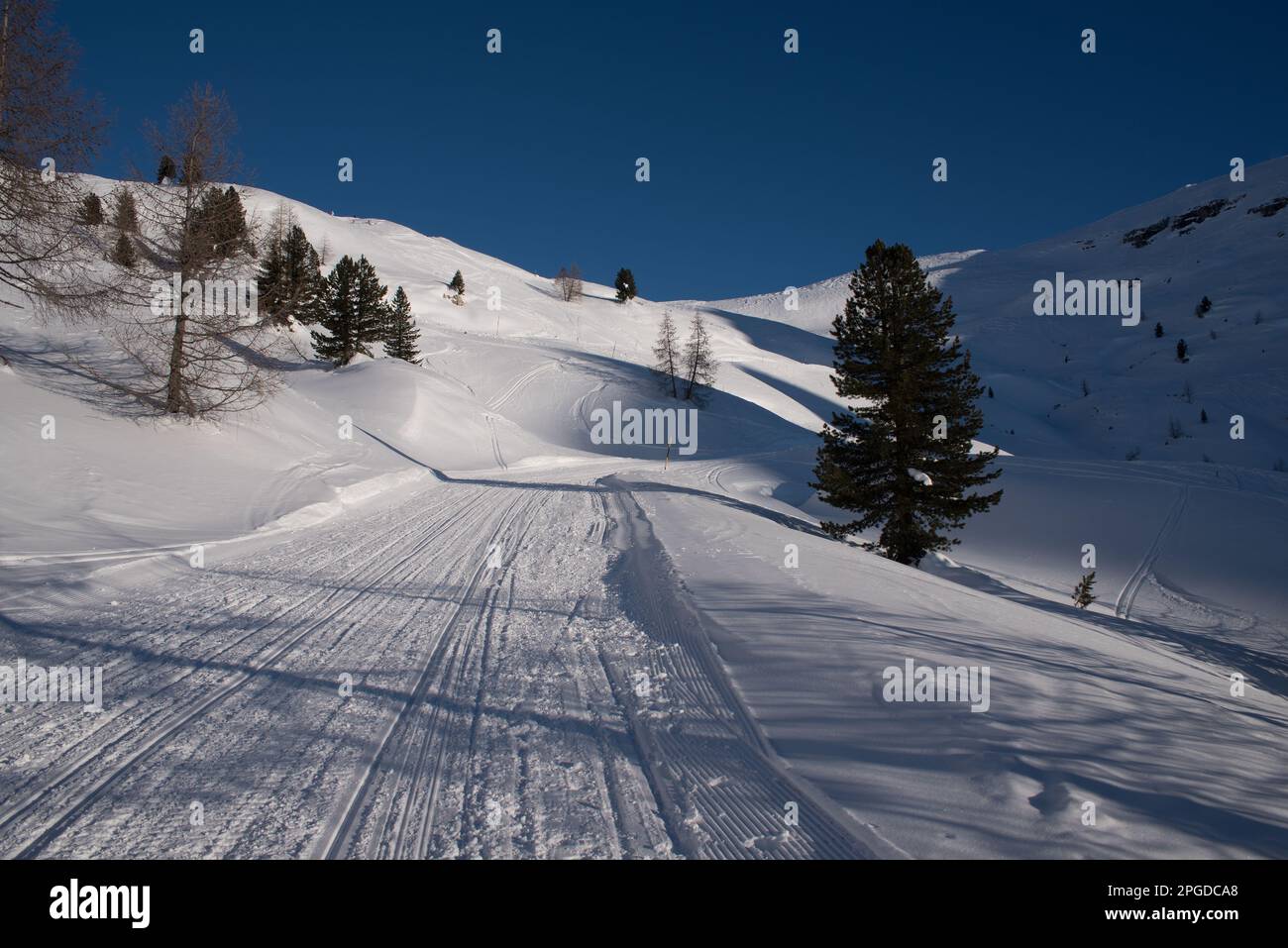 il panorama delle dolomiti in inverno, lo spettacolo delle dolomiti innevato. Foto Stock