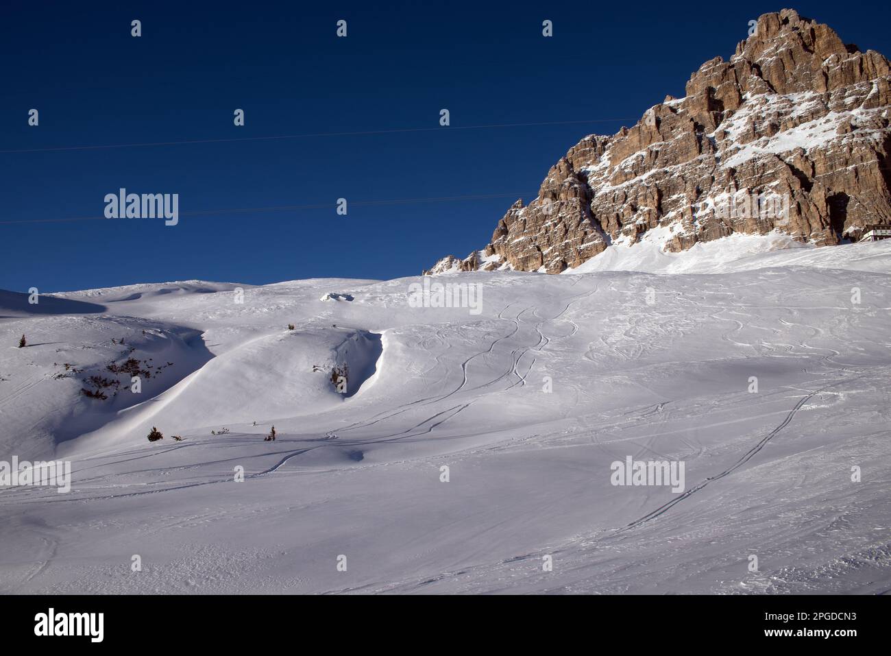 il panorama delle dolomiti in inverno, lo spettacolo delle dolomiti innevato. Foto Stock