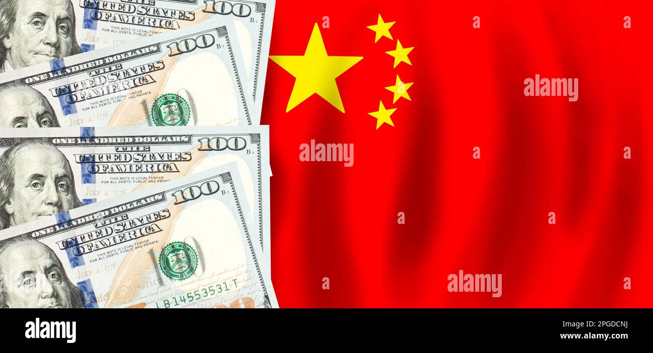 Dollari su bandiera della Cina finanza cinese, sussidi, sostegno sociale, concetto di PIL Foto Stock