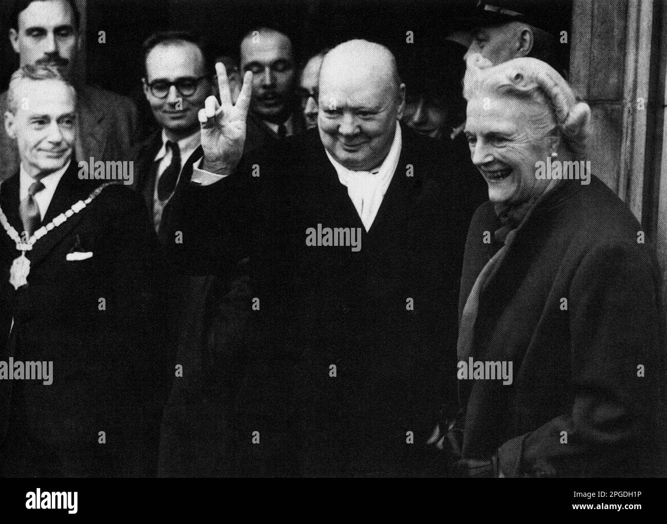 Winston Churchill e sua moglie Clementine hanno appena vinto le elezioni generali del 1951 Foto Stock