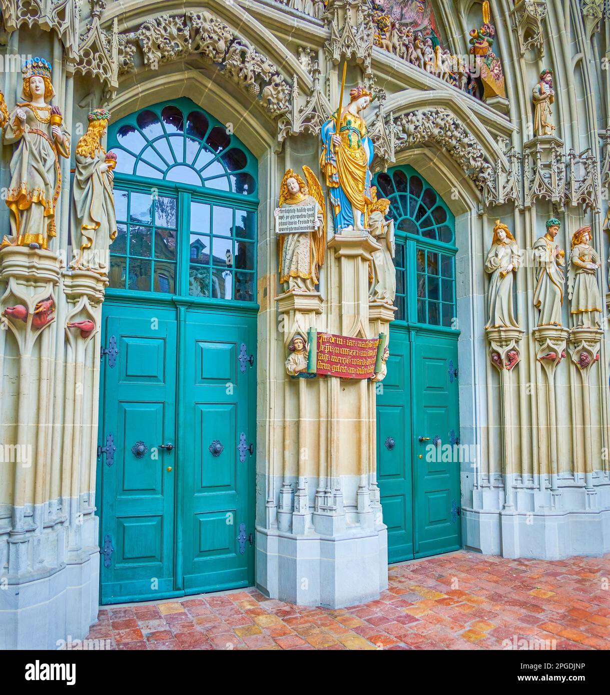 Il portale d'ingresso alla Cattedrale di Berna, chiamata il Giudizio universale, Svizzera Foto Stock