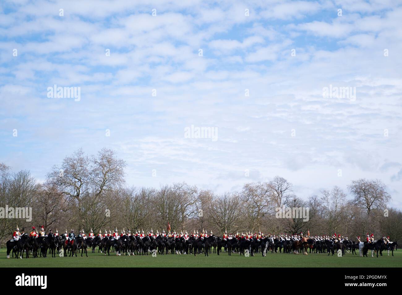 I membri della Household Cavalry in parata durante l'ispezione annuale del Major General del Household Cavalry Mounted Regiment, a Hyde Park, Londra. Data immagine: Mercoledì 22 marzo 2023. Foto Stock