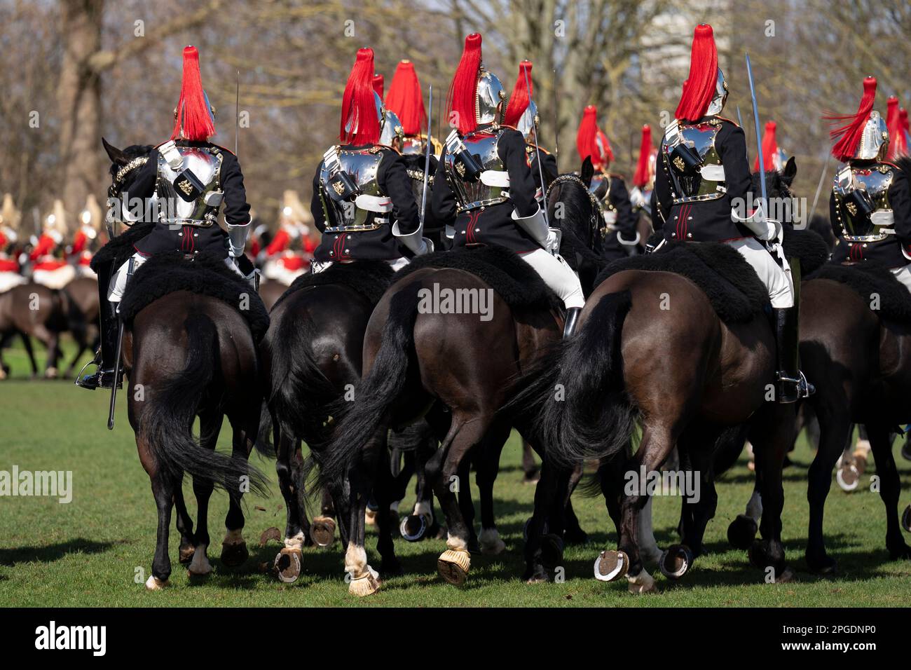 I membri della Household Cavalry in parata durante l'ispezione annuale del Major General del Household Cavalry Mounted Regiment, a Hyde Park, Londra. Data immagine: Mercoledì 22 marzo 2023. Foto Stock