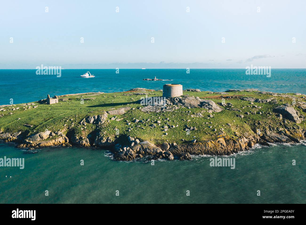 Dalkey, co. Dublino / Irlanda: Vista aerea di Dalkey Island un'isola per la quale il vicino villaggio è chiamato. Isola disabitata locare Foto Stock