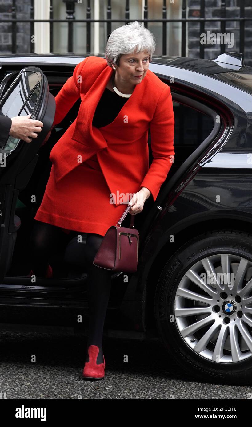 L'ex primo ministro Theresa May arriva a Downing Street, Londra. Data immagine: Mercoledì 22 marzo 2023. Foto Stock
