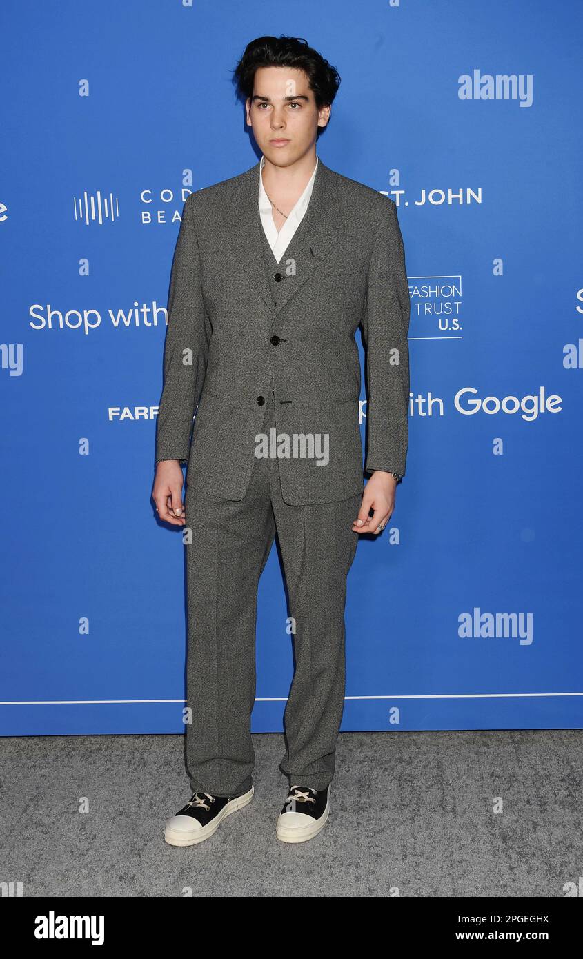 LOS ANGELES, CALIFORNIA - 21 MARZO: Paris Brosnan partecipa al Fashion Trust US Awards presso Goya Studios il 21 marzo 2023 a Los Angeles, California. Foto Stock
