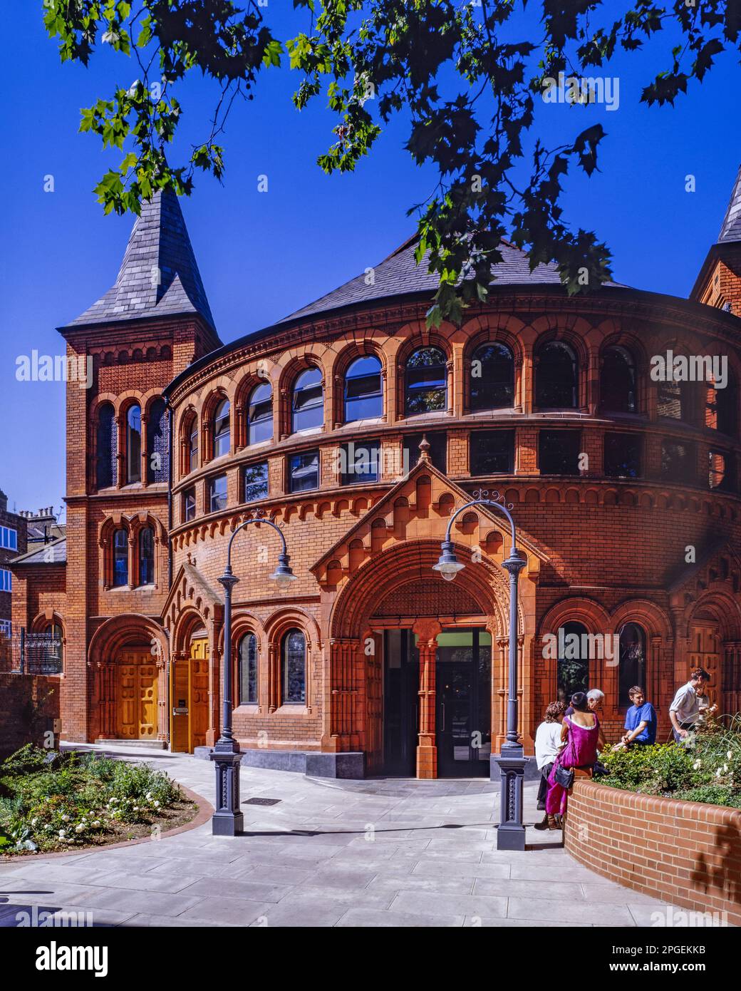 Il Tabernacolo è un edificio classificato di II grado a Powis Square, Notting Hill, Londra occidentale, Inghilterra, costruito nel 1887 come chiesa e convertito in un concerto ve Foto Stock