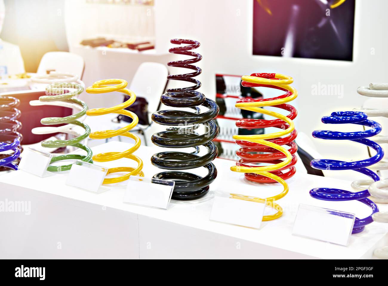 Molle ammortizzatori per auto in magazzino Foto Stock