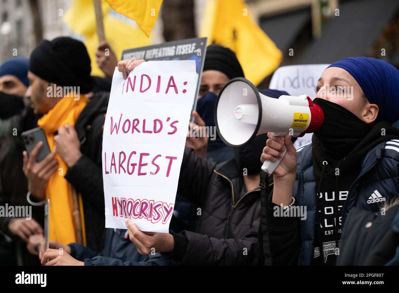 Londra, Regno Unito. 22 marzo, 2023. I Sikh protestano al di fuori dell'alta commissione indiana contro le violazioni dei diritti nel Punjab, in India. Foto Stock