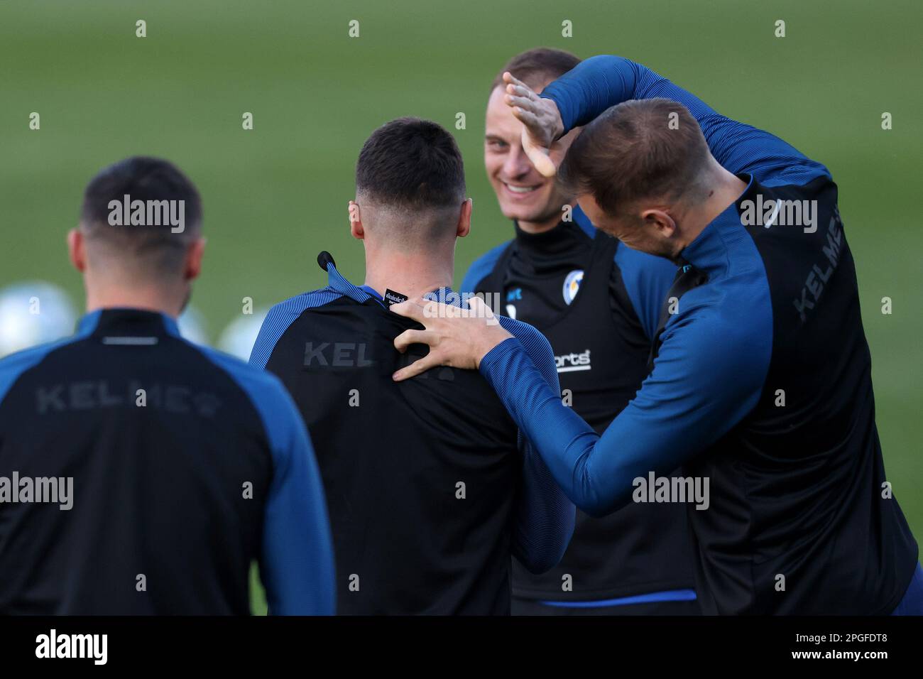 Giocatori della Bosnia-Erzegovina durante la sessione di formazione presso il centro di formazione della BiH fa in vista della partita DI qualificazione EURO 2024 tra Bosnia ed Erzegovina Islanda, a Zenica, Bosnia ed Erzegovina, il 22 marzo 2023. Foto: Armin Durgut/PIXSELL Foto Stock