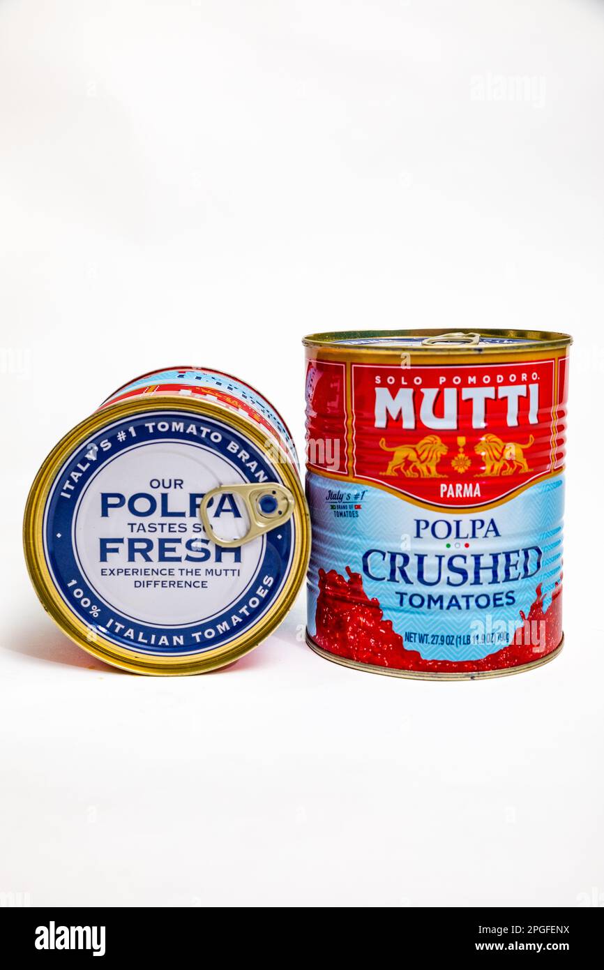 Solo Pomodoro Mutti pomodori italiani schiacciati in scatola Foto Stock