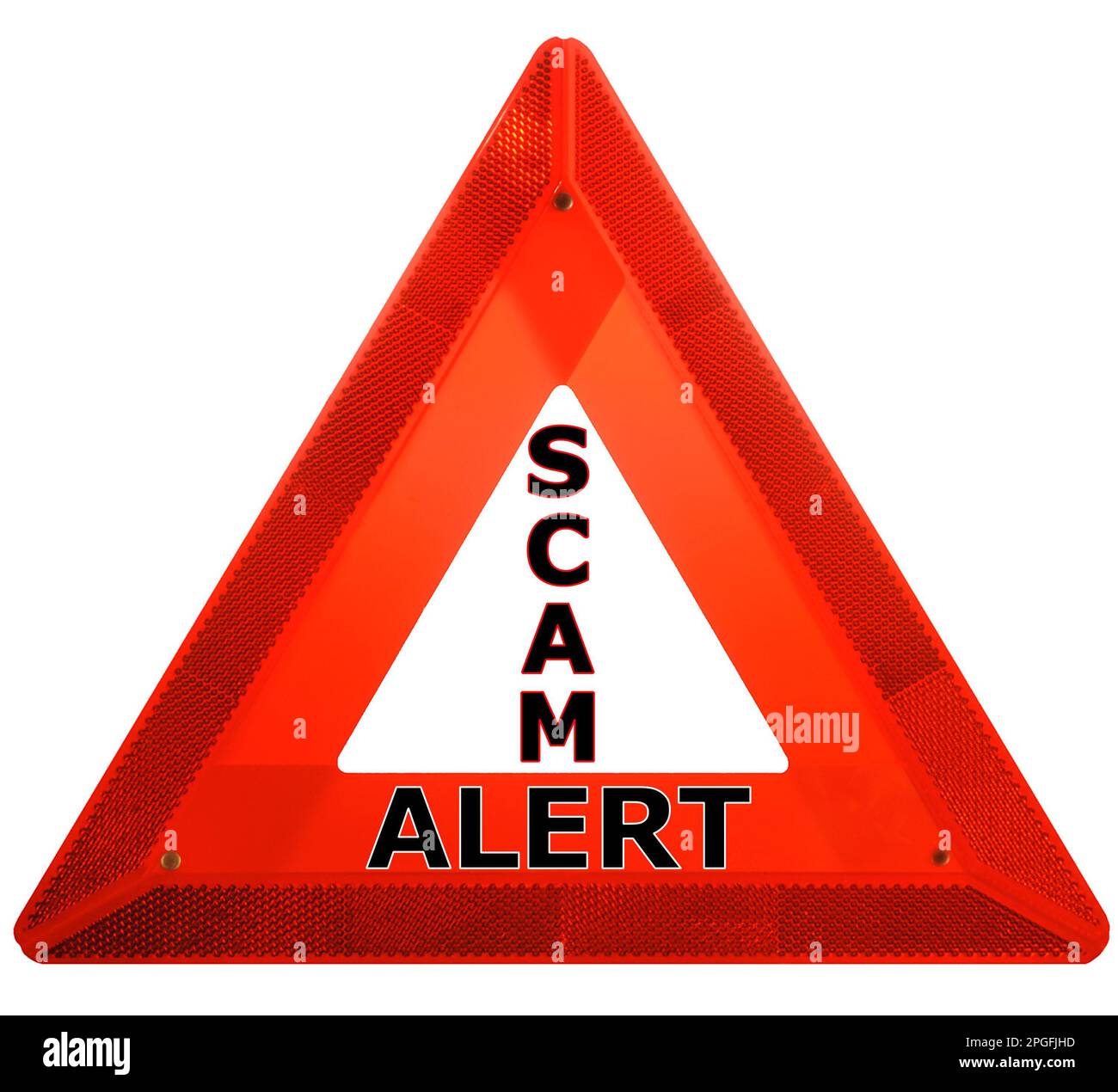 Un triangolo di attenzione rosso riflettente che indica UN AVVISO DI TRUFFA. Può suggerire il rischio di uno schema ingannevole per ottenere denaro da ignari o vittime ingenue. Foto Stock