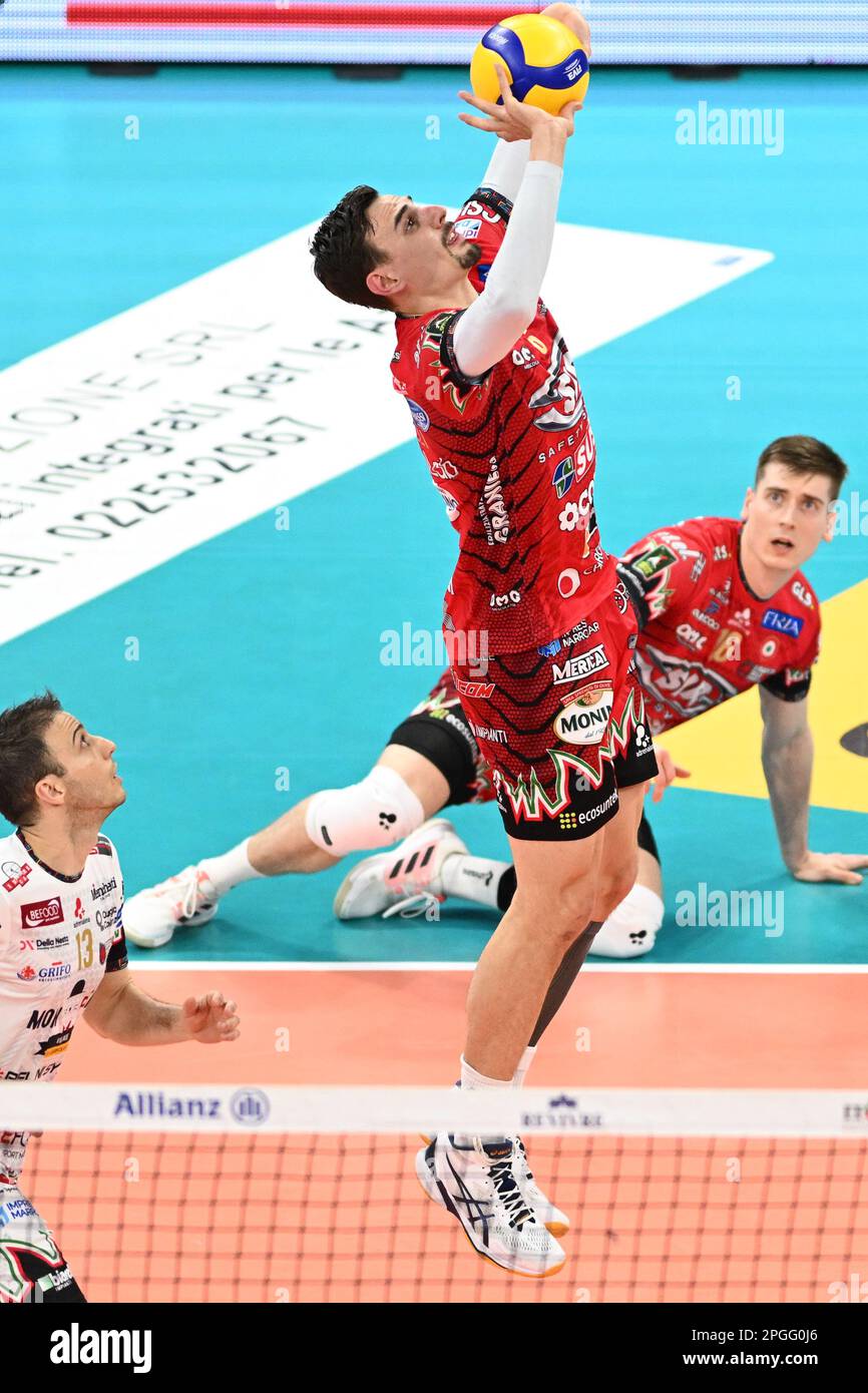 Milano, Italia. 22nd marzo, 2023. Giannelli Simone Sir Safety Susa Perugia durante il Volley Campionato Italiano Serie A Men Superleague Play Off - Allianz Power Volley Milano vs Sir Safety Volley Perugia, il 22th marzo 2023, ad Allianz Cloud, Milano, Italia Credit: Tiziano Ballabio Credit: Tiziano Ballabio/Alamy Live News Foto Stock