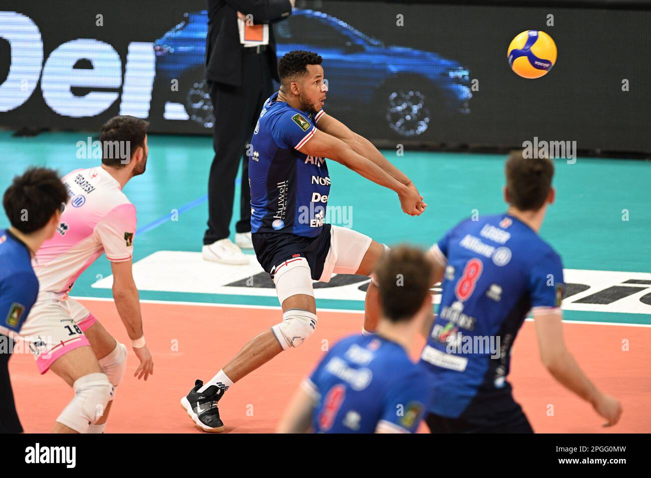 Milano, Italia. 22nd marzo, 2023. Mergarejo Osniel di Allianz Power Volley Milano durante il Volley Campionato Italiano Serie A Men Superleague Play Off - Allianz Power Volley Milano vs Sir Safety Volley Perugia, il 22th marzo 2023, ad Allianz Cloud, Milano, Italia Credit: Tiziano Ballabio Credit: Tiziano Ballabio/Alamy Live News Foto Stock