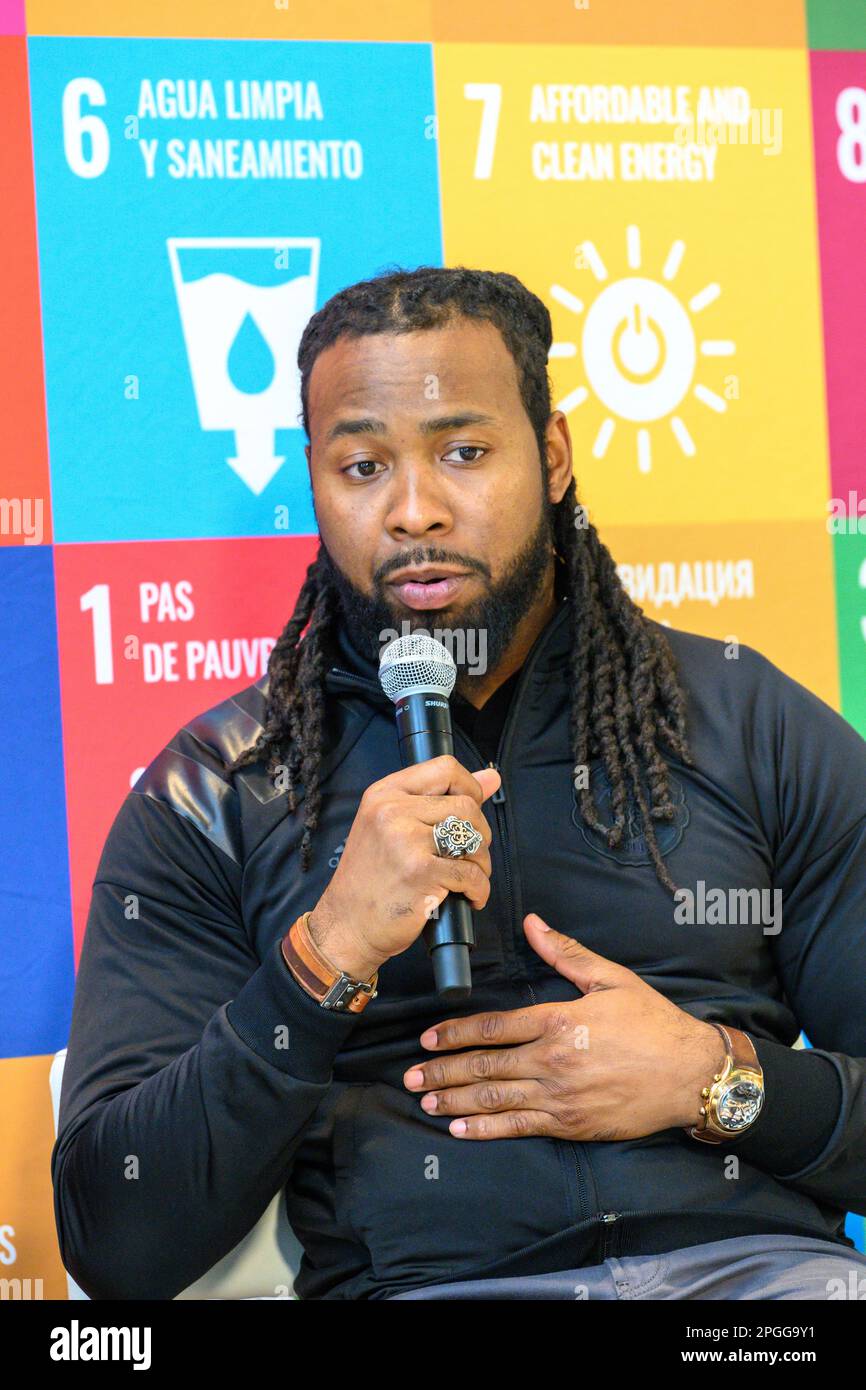 New York, Stati Uniti. 22nd Mar, 2023. Joshua Ricardo Norman, All-Pro NFL Cornerback & Fondatore partner di Football for Peace USA partecipa all'evento 'Football for the Goals' come parte del programma degli obiettivi di sviluppo sostenibile delle Nazioni Unite in coincidenza con la Conferenza delle Nazioni Unite sull'acqua del 2023. Credit: Enrique Shore/Alamy Live News Foto Stock