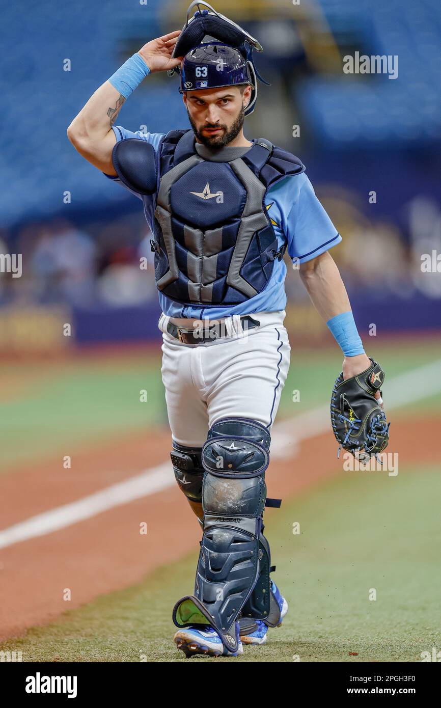 22 marzo 2023; St Petersburg, FL USA;|Nick Dini (62), cattcher di Tampa Bay, durante una partita di allenamento primaverile della MLB al Tropicana Field. I raggi battono Th Foto Stock