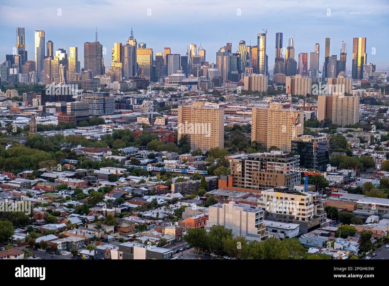 Vista aerea dello skyline e dei sobborghi di Melbourne. Melbourne, Victoria, Australia Foto Stock