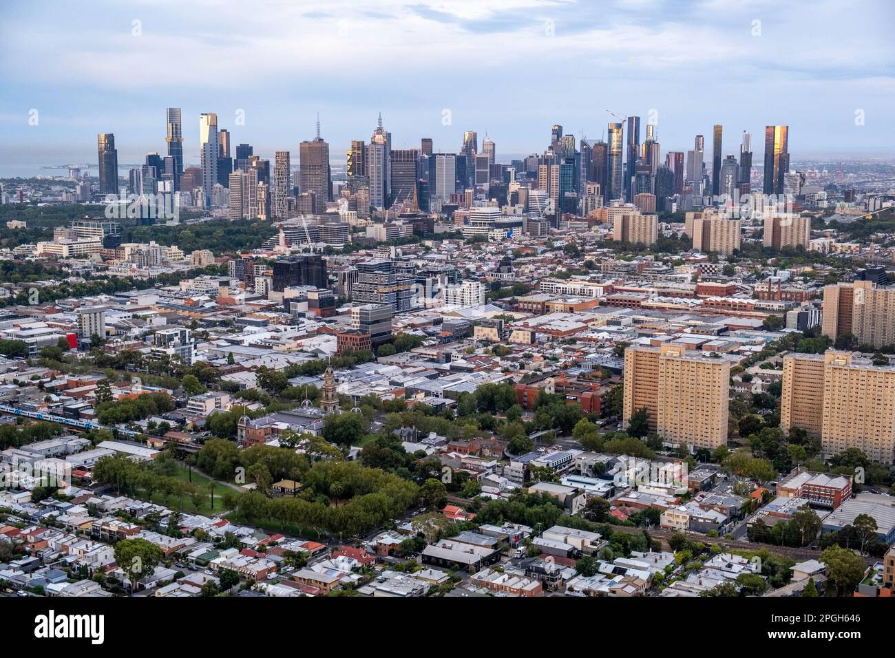 Vista aerea dello skyline e dei sobborghi di Melbourne. Melbourne, Victoria, Australia Foto Stock