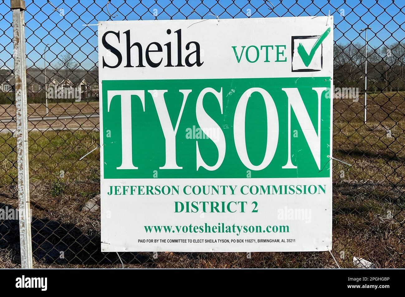 Un cartello della campagna elettorale a sostegno dell'elezione di Sheila Tyson per Jefferson County Commissioner District 2, domenica 13 marzo 2022, a Birmingham, Ala. Foto Stock