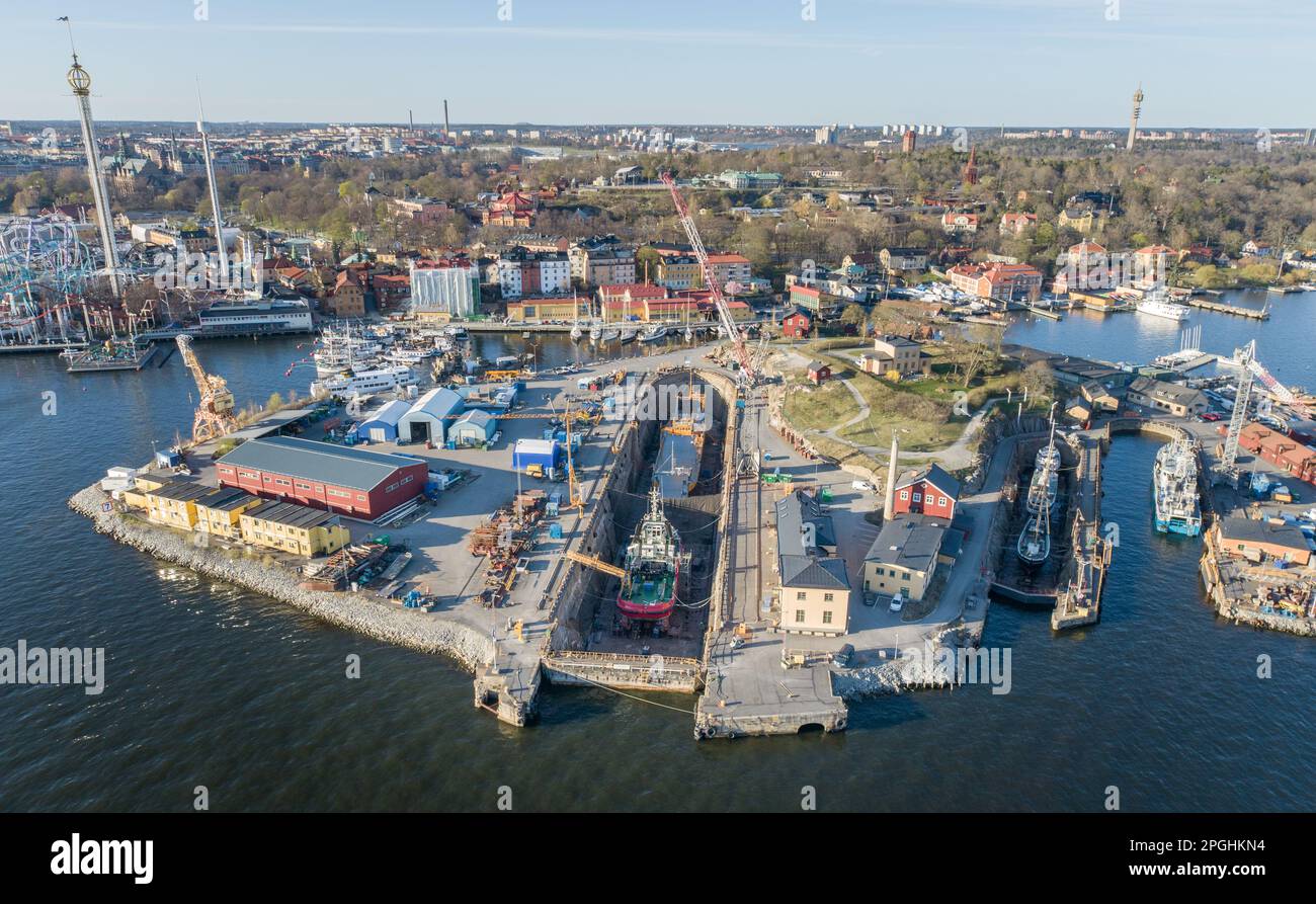 Cantiere navale di riparazione a Stoccolma, Svezia. Punto di vista del drone Foto Stock