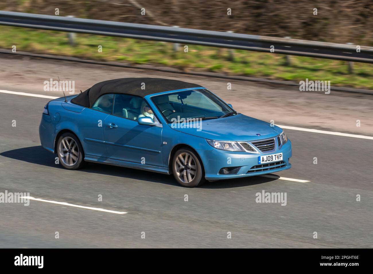 2009 (09) Blue SAAB 9-3, Saab 9-3 Aero Ttid Auto 1.9Ttid 180 Sentronic Auto Saloon Diesel 1910 cc che viaggia sull'autostrada M6 Regno Unito Foto Stock