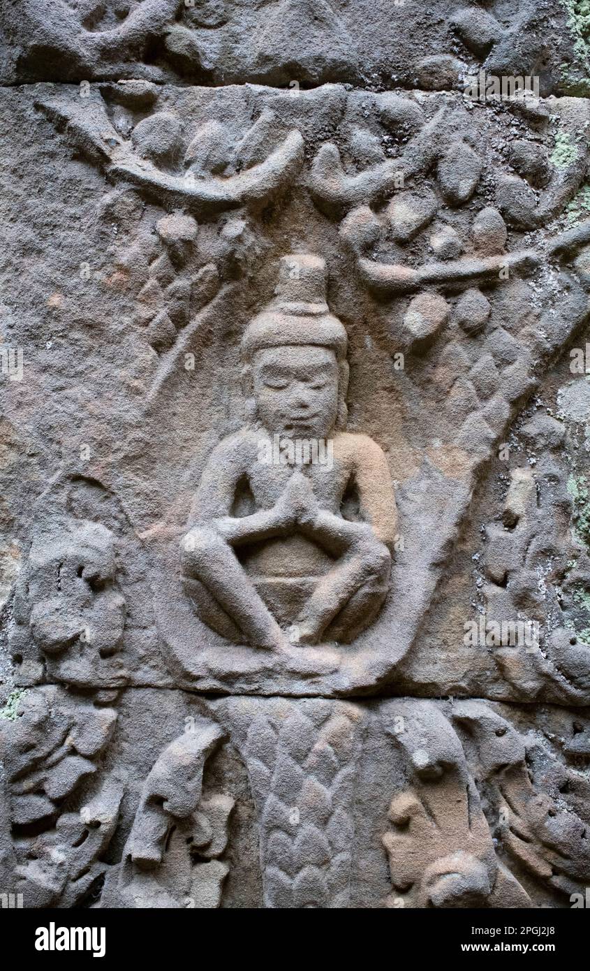 Cambogia: Pregare rishi (eremita), Preah Khan (Tempio della Sacra spada). Preah Khan è stato costruito nel tardo 12th ° secolo (1191) da Jayavarman VII e si trova appena a nord di Angkor Thom. Il tempio fu costruito sul luogo della vittoria di Jayavarman VII sui Chams invasori nel 1191. Era il centro di una grande organizzazione, con quasi 100.000 funzionari e funzionari. In un tempo era un'università buddista. La divinità primaria del tempio è la boddhisatva Avalokiteshvara, nella forma del padre di Jayavarman. Foto Stock