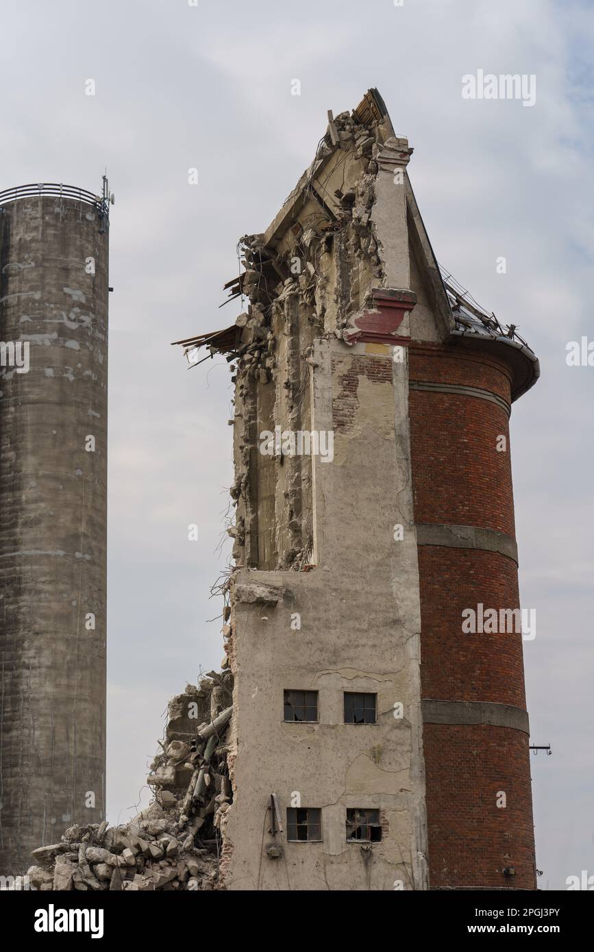dettagli dell'edificio del monumento danneggiati prima della completa distruzione Foto Stock