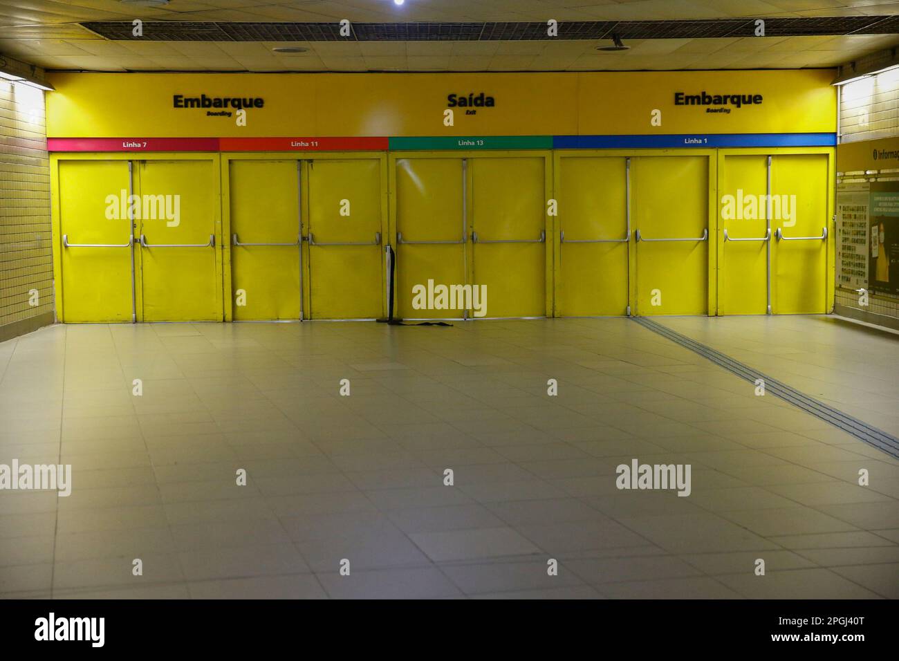 SP - Sao Paulo - 03/23/2023 - SAO PAULO, SCIOPERO DELLA METROPOLITANA - chiuso l'accesso al trasferimento della linea blu 1 della metropolitana a causa dello sciopero della metropolitana a Sao Paulo che ha iniziato alle 00:00 questo Giovedi (23 tra le richieste della categoria figurano l'apertura di una gara d'appalto pubblica per le assunzioni di emergenza, la fine dell'outsourcing e il pagamento di bonus in cambio di PLR (profit sharing) che, secondo il sindacato, non è stato trasferito ai lavoratori negli ultimi 2 anni. Le linee gestite dalla metropolitana sono state interessate, linee 1 blu, 2 verde, 3 rosso e 15 argento della monorotaia Foto: Suamy Beydoun/AGIF/Sipa USA Foto Stock