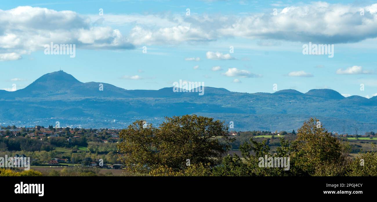 Vista sul parco naturale regionale di Volcans d'Auvergne, dipartimento di Puy de Dome, Auvergne, Francia Foto Stock