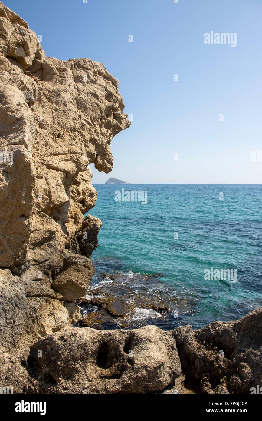 vista sulla zona rocciosa sul mare Foto Stock