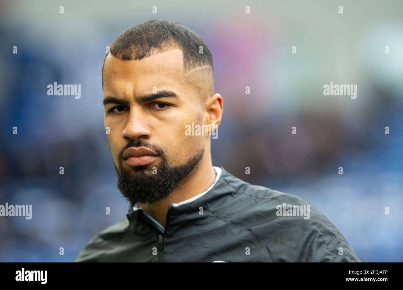 Robert Sanchez, il portiere numero 1 di Brighton, si scalda prima di partecipare alla partita della fa Cup Quarter Final di Brighton e Hove Albion contro Grimsby Town Emirates presso l'American Express Community Stadium, Brighton, 19th marzo 2023 Foto Stock