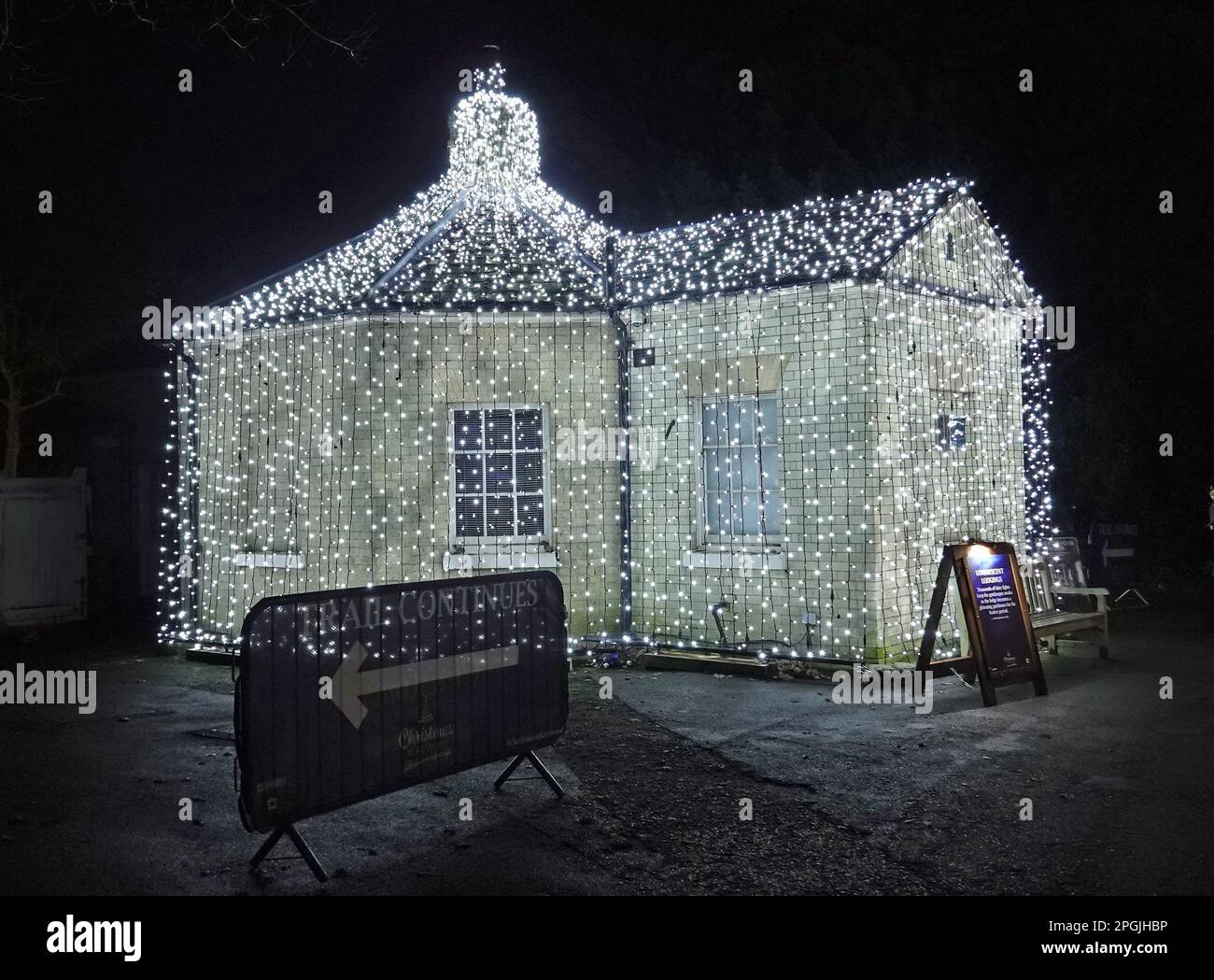 Natale a Kenwood, Londra. Illuminato con luci di Natale Foto Stock