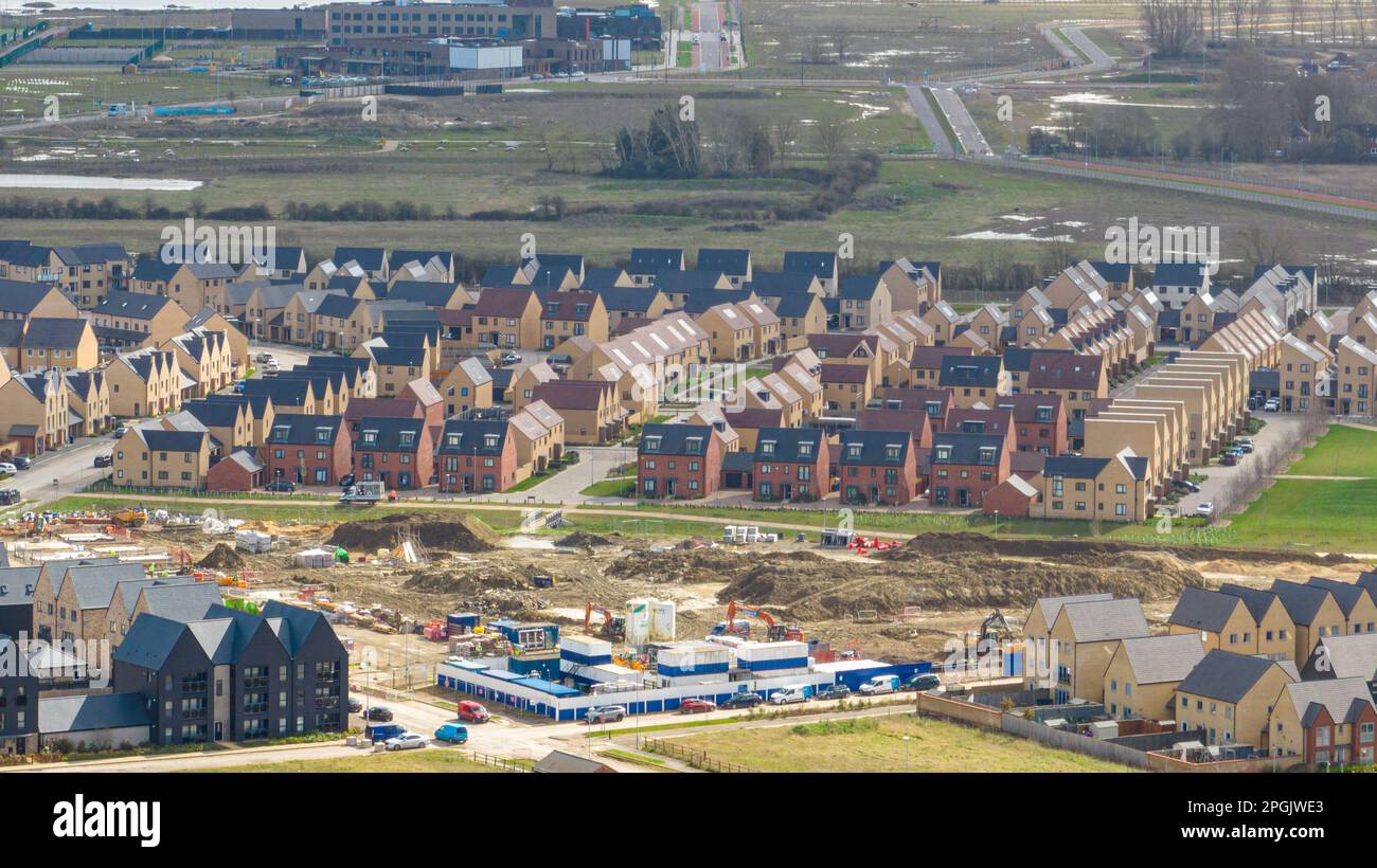 Northstowe è una città nuova che alla fine avrà fino a 10.000 case, con una popolazione prevista di 24.400 abitanti a Cambridgeshire, Inghilterra, Regno Unito. Foto Stock