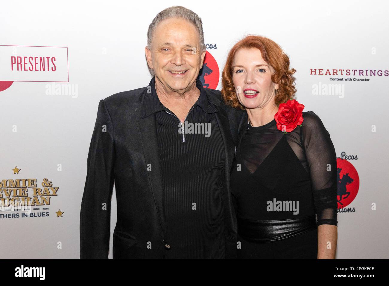 Sue Foley e Jimmie Vaughan al Jimmie and Stevie Ray Vaughan: Brothers in Blues prima al Paramount Theatre di Austin, Texas, il 22 marzo 2023. (Foto di Stephanie Tacy/SIPA USA) Foto Stock