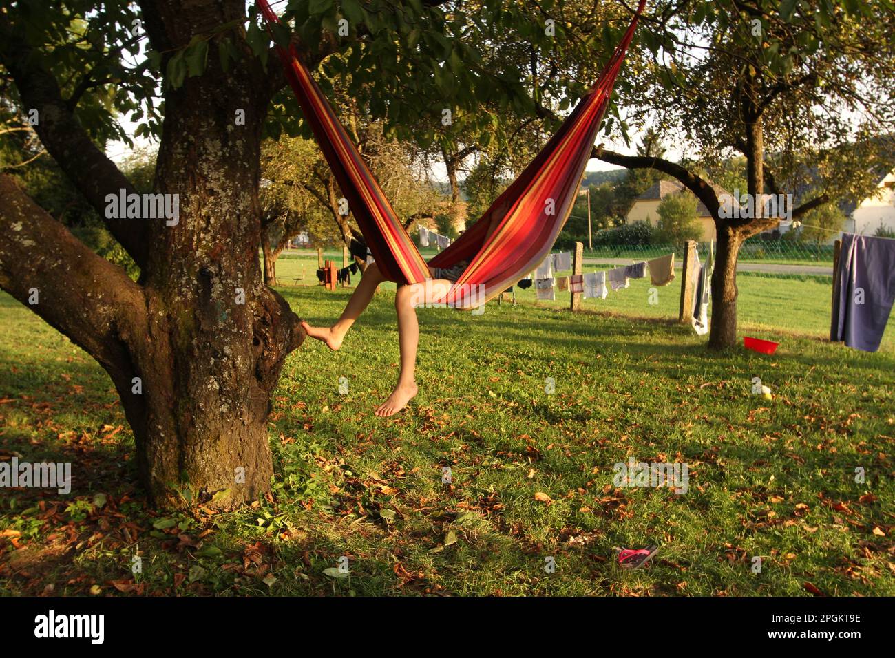 Dormire in un letto ad altalena. Ambiente fuori rete Foto Stock
