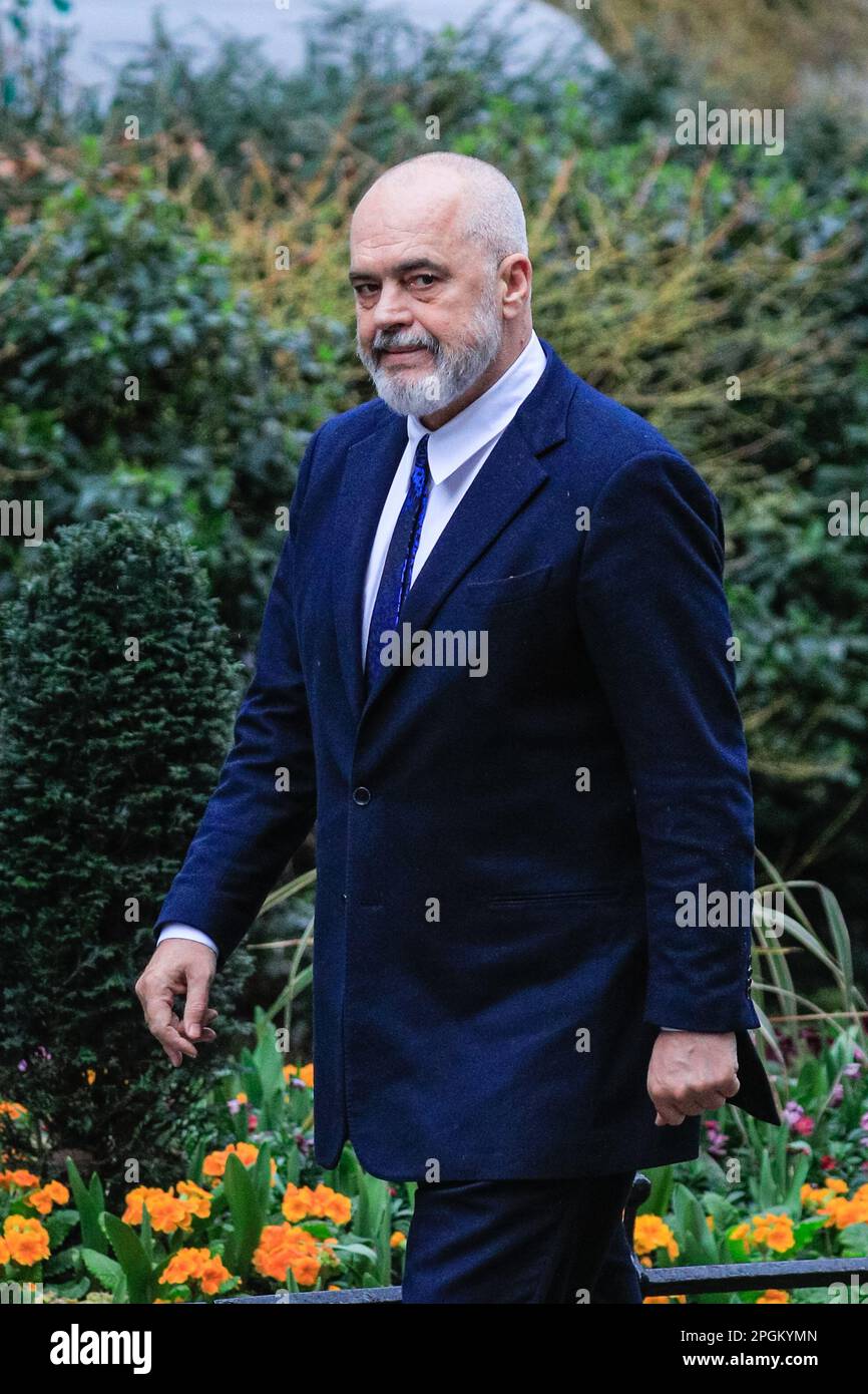 Londra, Regno Unito. 23rd Mar, 2023. Rama EDI. Rishi Sunak, deputato, primo Ministro del Regno Unito, dà il benvenuto a Edi Rama, primo Ministro dell'Albania, oggi a 10 Downing Street a Westminster. Rama, PM albanese dal 2013 e capo del Partito socialista albanese, ha recentemente criticato la sottosegretario Suella Braverman per le sue osservazioni sui migranti albanesi. Credit: Imageplotter/Alamy Live News Foto Stock