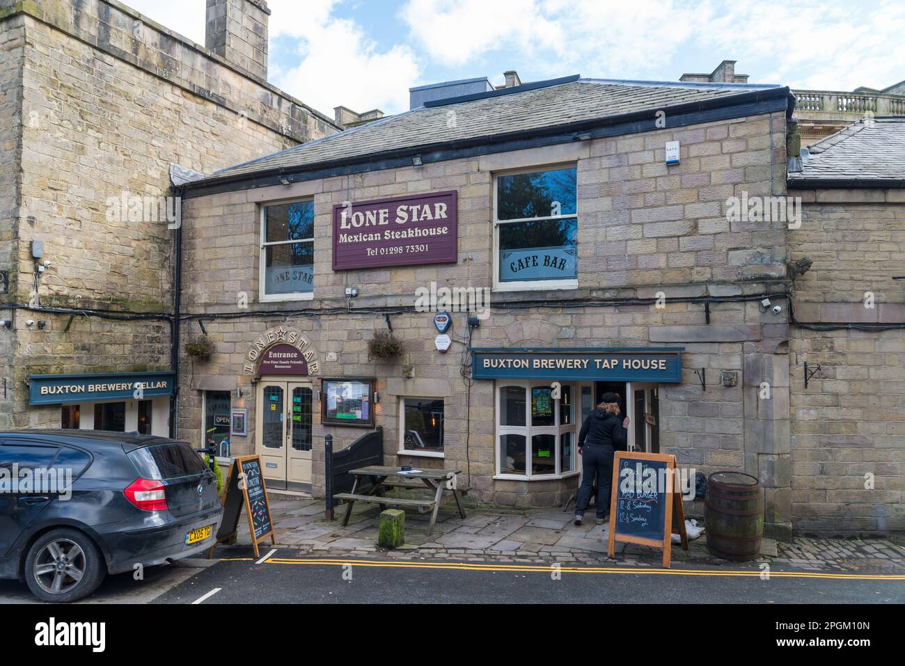 Buxton Brewery Tap House e Lone Star Mexican Steakhouse nella cittadina di Buxton, Derbyshire, nel Peak District Foto Stock