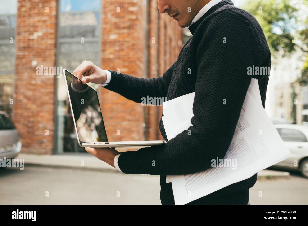 tecnologia moderna comunicazione wi-fi laptop man Foto Stock