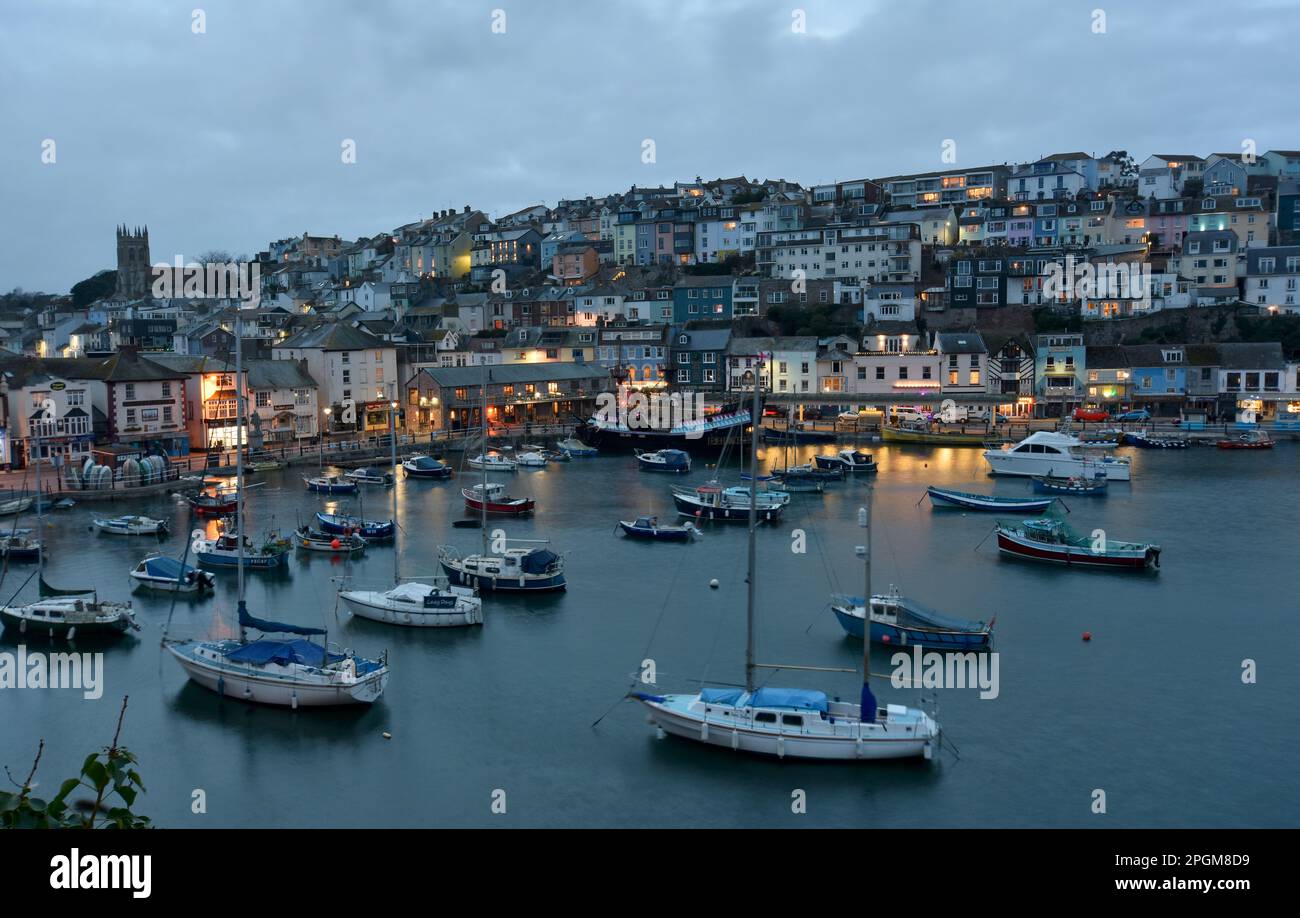 Immagini notturne del porto di Brixham nel Devon Regno Unito Foto Stock