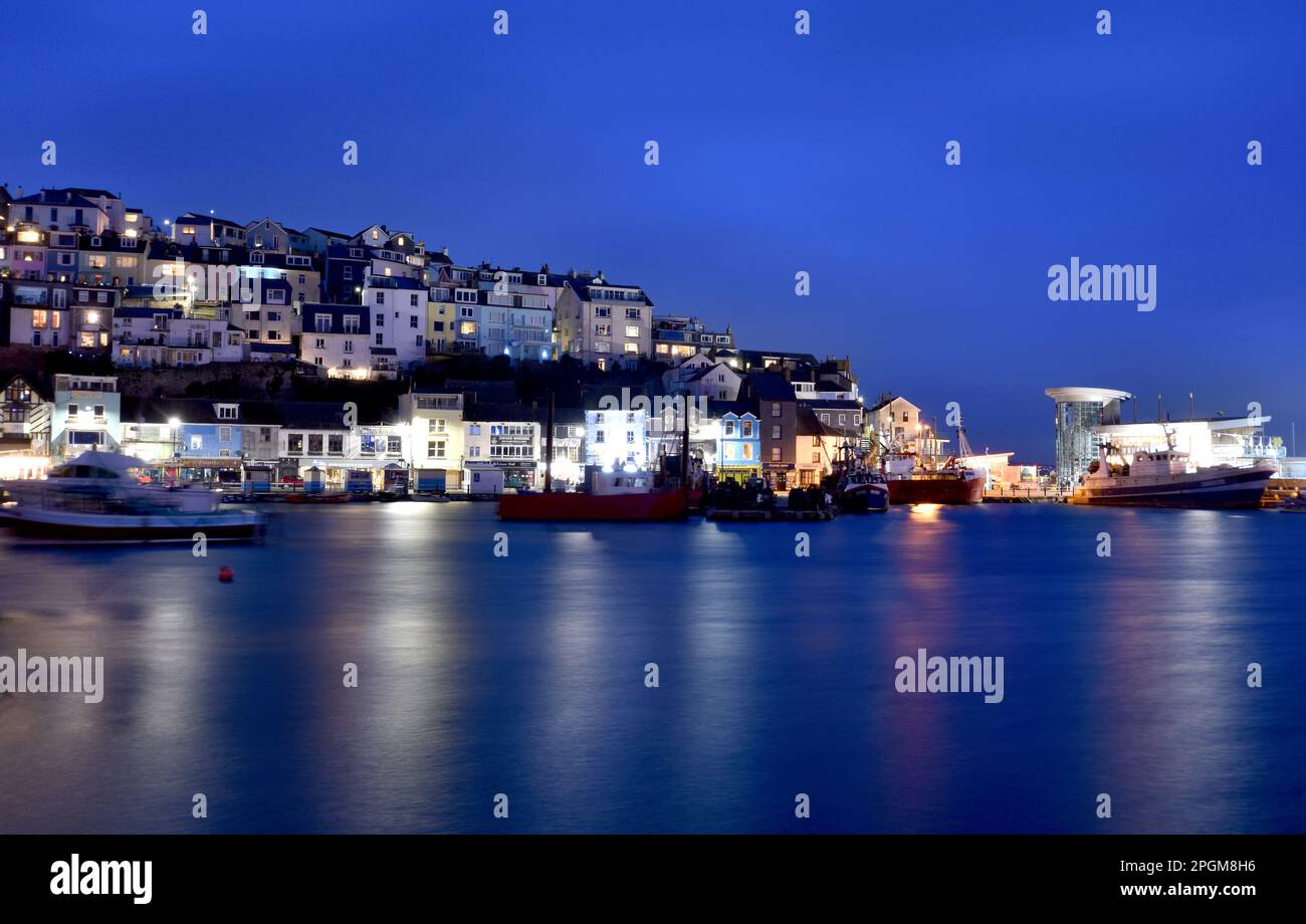 Immagini notturne del porto di Brixham nel Devon Regno Unito Foto Stock