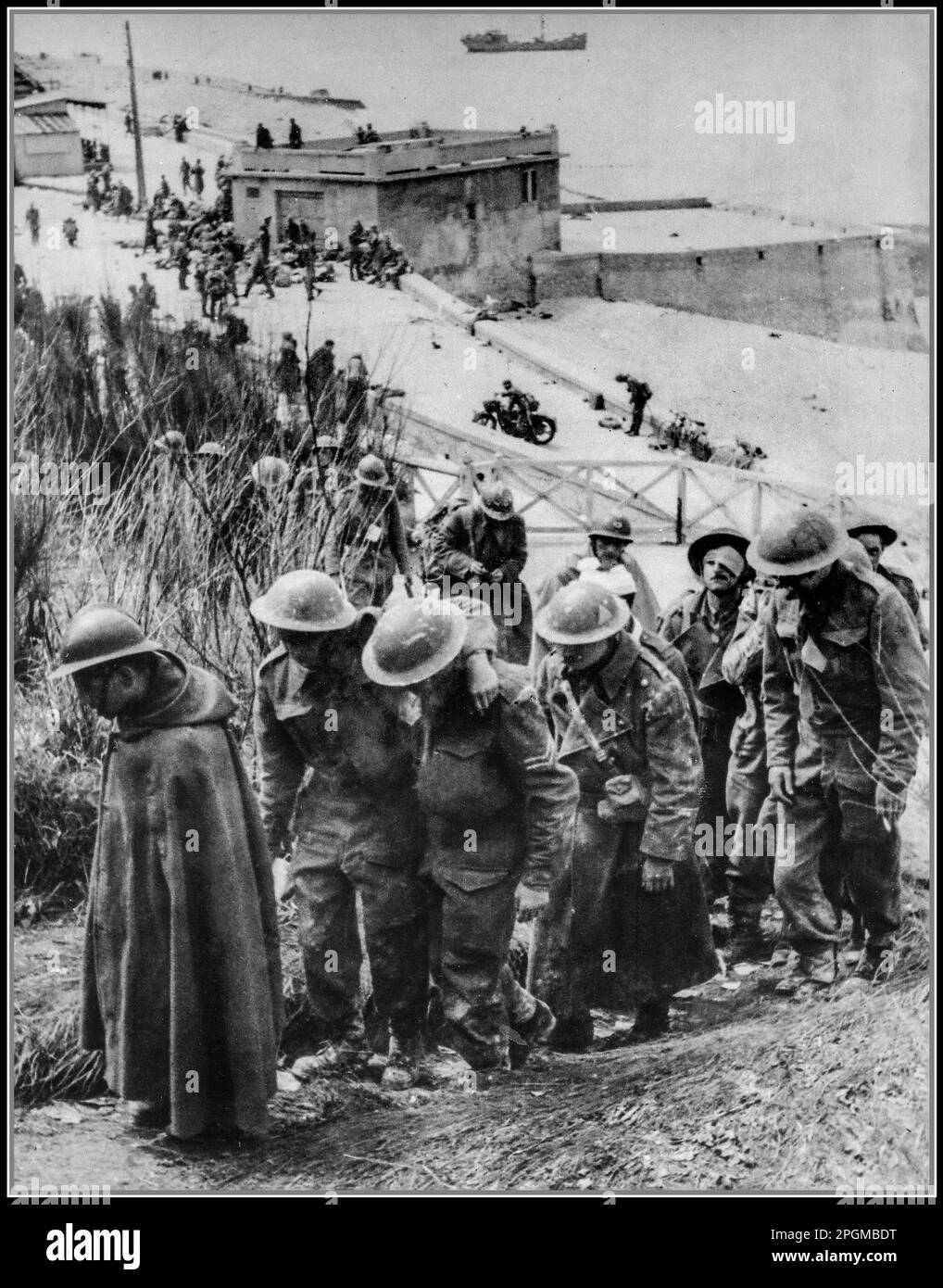 DUNKIRK WW2 prigionieri britannici a Dunkerque, l'evacuazione di Dunkirk, nome in codice operazione Dynamo e noto anche come il Miracolo di Dunkirk, O solo Dunkirk, fu l'evacuazione di oltre 338.000 soldati alleati durante la seconda guerra mondiale dalle spiagge e dal porto di Dunkirk, nel nord della Francia, tra il 26 maggio e il 4 giugno 1940, giugno 1940. (Collezione EVA Braun). Foto Stock