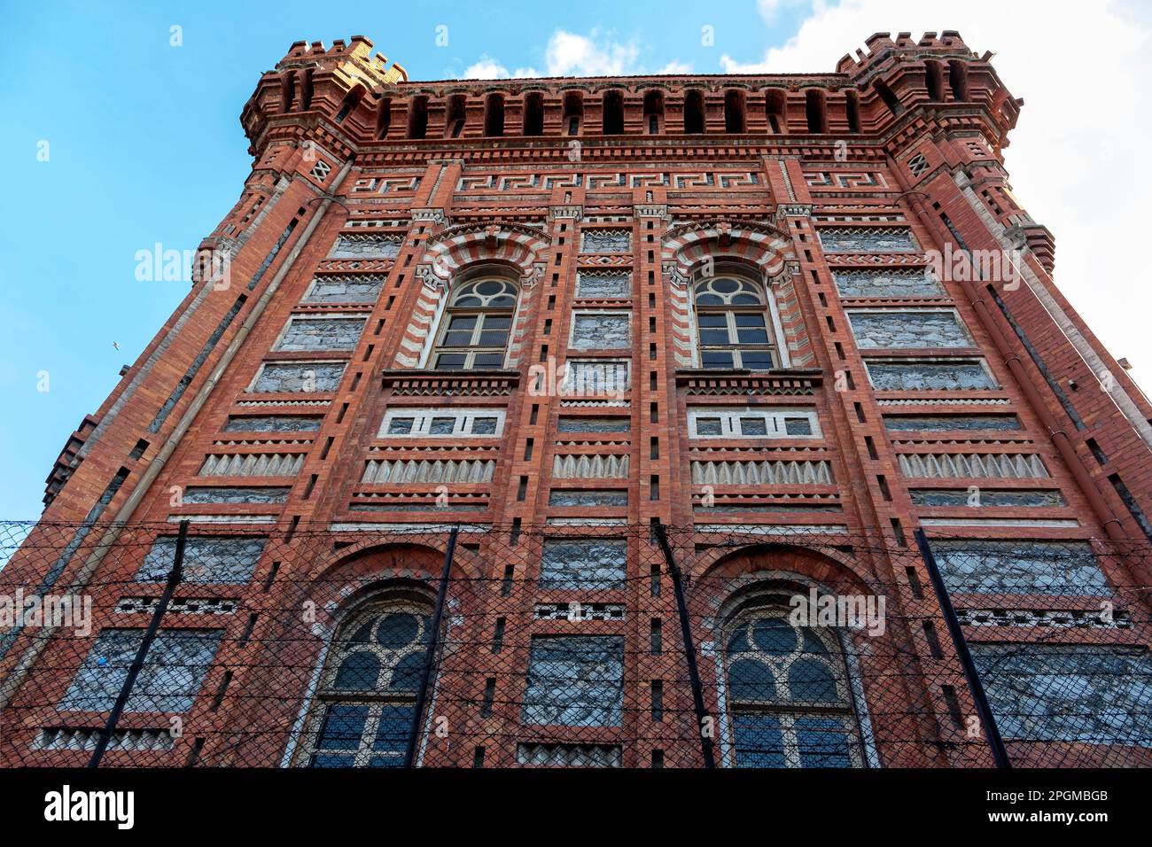 Vista esterna del Collage greco-ortodosso Phanar a Balat, la più antica scuola greco-ortodossa sopravvissuta di Istanbul. Foto Stock