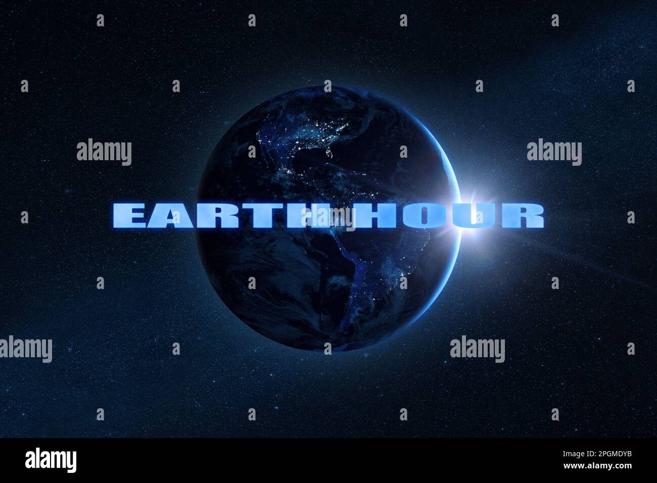 Terra pianeta con luce solare in spazio scuro. Evento Earth hour 2023. Elementi di questa immagine forniti dalla NASA. Foto Stock