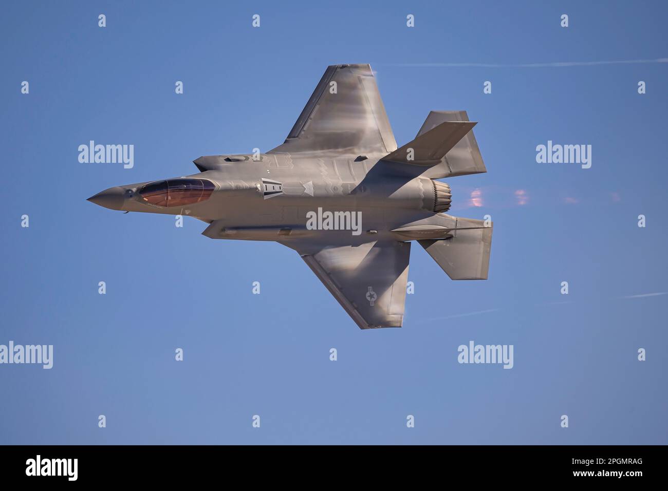 Las Vegas, NV - 6 novembre 2022: USAF F-35 Lightning II 5th Generation Fighter Jet fa una dimostrazione durante l'Aircation Nation Airshow alla Nellis AFB. Foto Stock