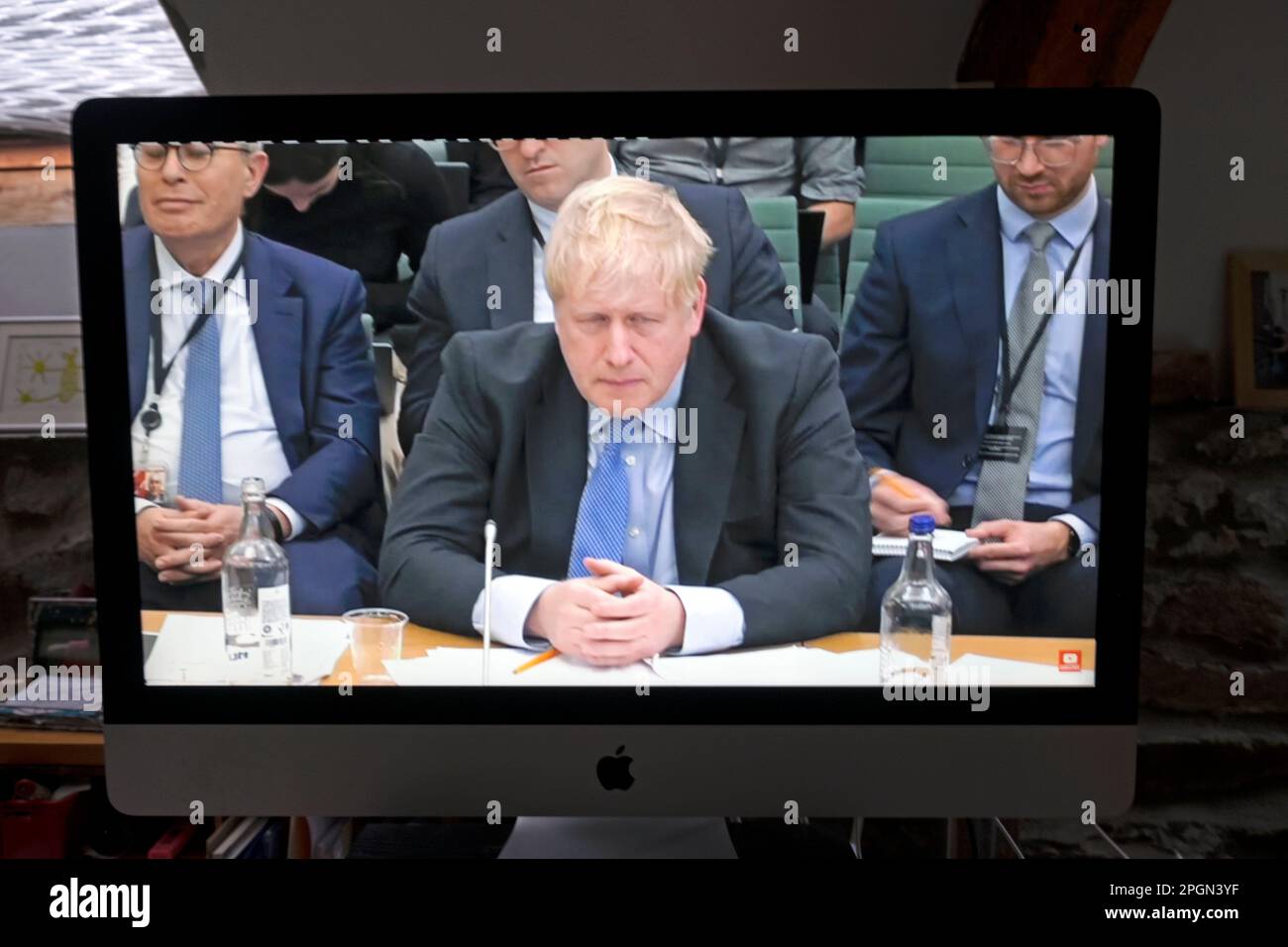 Boris Johnson Partygate computer Screen House of Commons Privileges Committee 22 marzo 2023 Londra Inghilterra UK Foto Stock