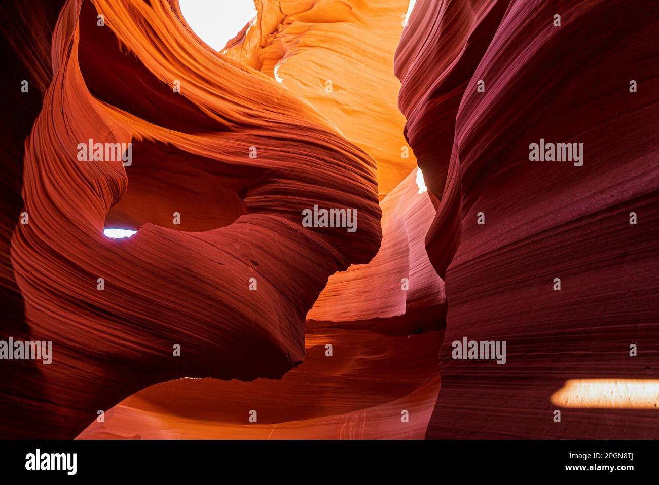 Echi della Terra - nel Canyon dell'Antelope superiore, i visitatori possono ascoltare gli echi di milioni di anni di storia geologica. Foto Stock